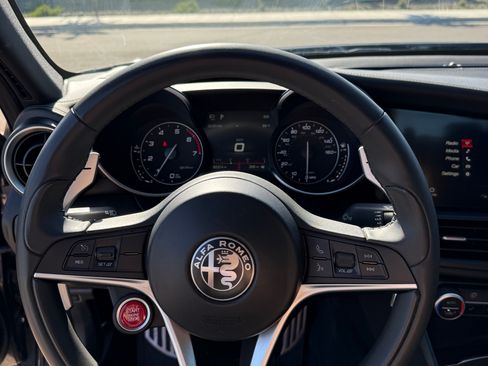 Used 2019 Alfa Romeo Giulia Ti image 17