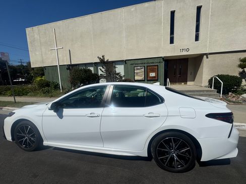 Used 2022 Toyota Camry SE FWD image 10