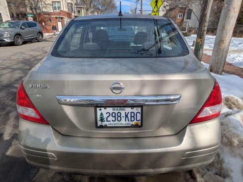 Used 2009 Nissan Versa 1.8 S w/ PWR Pkg image 4