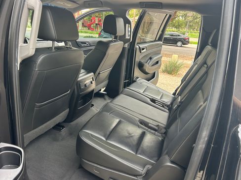 Used 2019 Chevrolet Suburban LT image 8