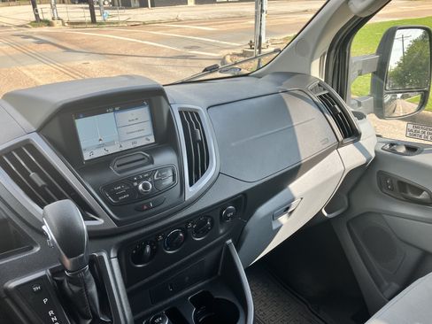 Used 2019 Ford Transit 350 XLT image 10