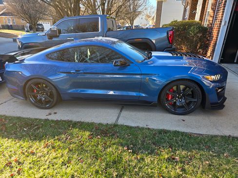 Used 2020 Ford Mustang Shelby GT500 w/ Carbon Fiber Track Pack image 9