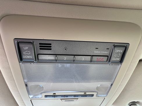 Used 2010 Lexus LX 570 4WD image 26