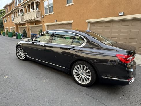 Used 2016 BMW 740i image 5