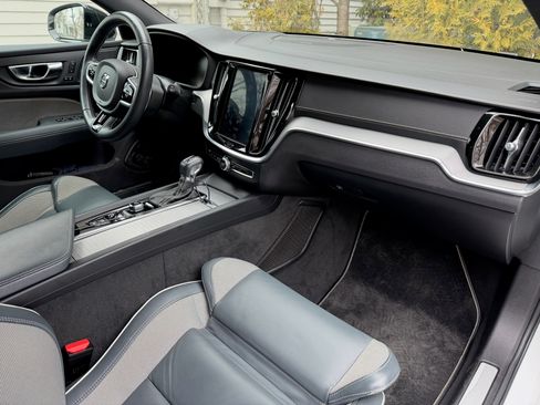 Used 2020 Volvo V60 T6 R-Design w/ Advanced Package image 11