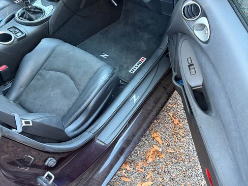 Used 2011 Nissan 370Z Touring w/ Sport Pkg image 8