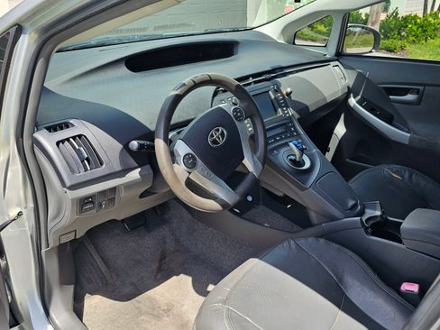 Used 2011 Toyota Prius Three w/ Navigation Pkg FWD image 4
