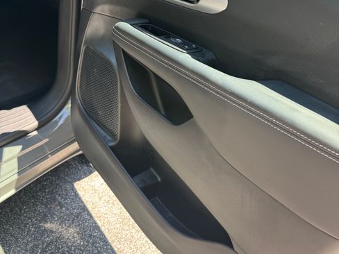 Used 2023 Chrysler Pacifica Touring-L w/ S Appearance Package image 22