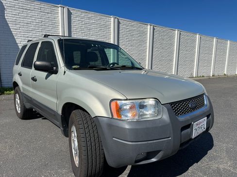 Used 2004 Ford Escape XLT image 13