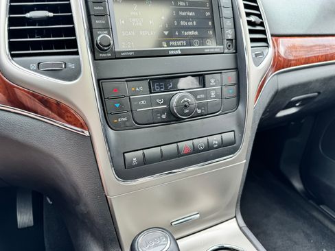 Used 2013 Jeep Grand Cherokee Limited image 12