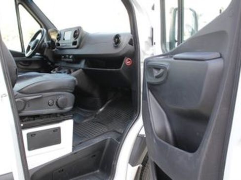 Used 2021 Freightliner Sprinter 2500 image 12