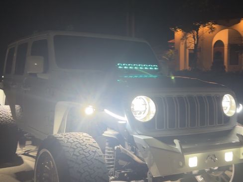 Used 2024 Jeep Wrangler Unlimited Sahara w/ Technology Group image 9