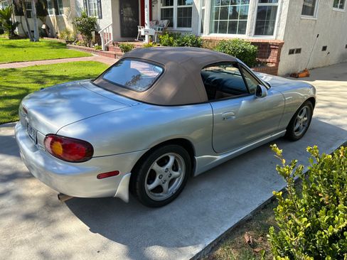 Used 2000 MAZDA MX-5 Miata LS RWD image 6