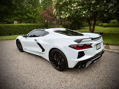 Used 2023 Chevrolet Corvette Stingray Preferred Cpe w/ Z51 Performance Package RWD image 4