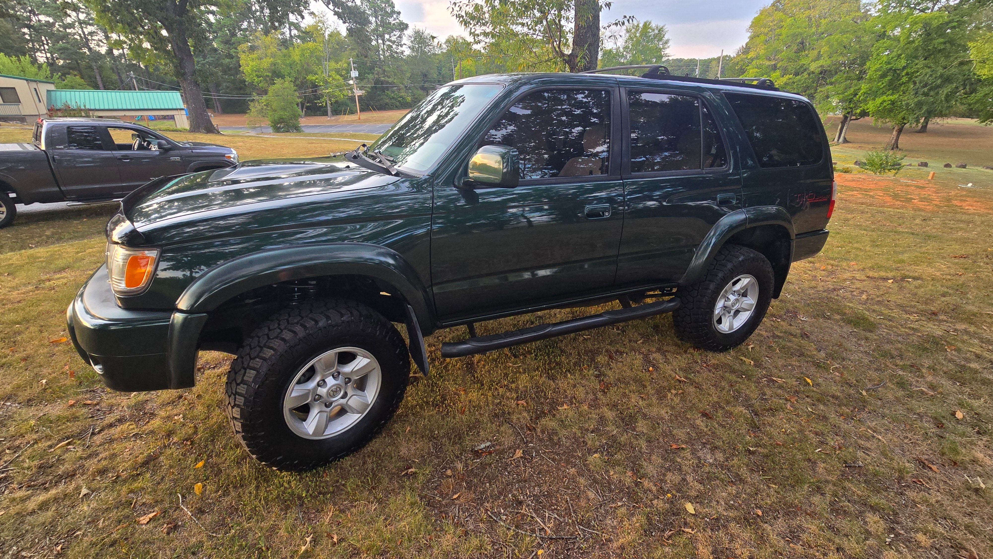 Used 2000 Toyota 4Runner SR5 AWD/4WD image 11