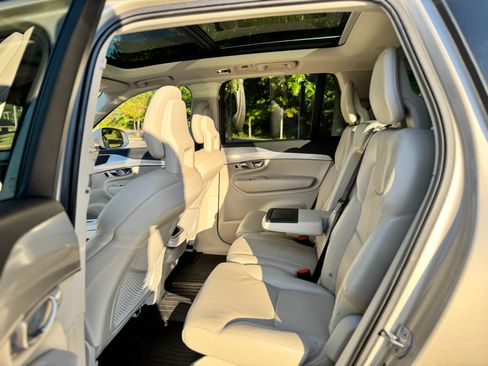 Used 2016 Volvo XC90 T5 Momentum FWD image 12