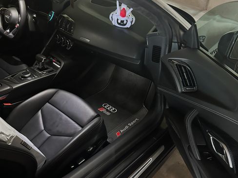 Used 2017 Audi R8 V10 w/ Full Leather Package AWD/4WD image 10