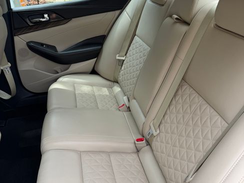 Used 2018 Nissan Maxima Platinum FWD image 5