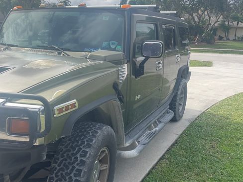 Used 2003 HUMMER H2 w/ Preferred Equipment Group image 2