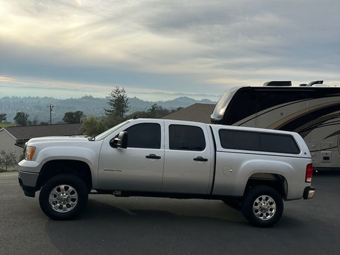 Used 2012 GMC Sierra 2500 SLE w/ SLE Preferred Package image 2