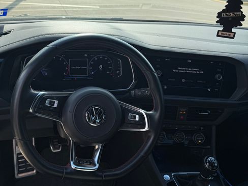 Used 2019 Volkswagen Jetta GLI FWD image 10