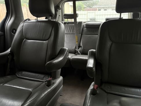 Used 2010 Toyota Sienna XLE Limited FWD image 8