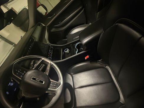 Used 2024 Jeep Grand Cherokee L Limited w/ Luxury Tech Group II RWD image 14