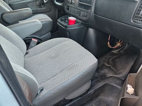 Used 2015 Chevrolet Express 3500 Extended image 14