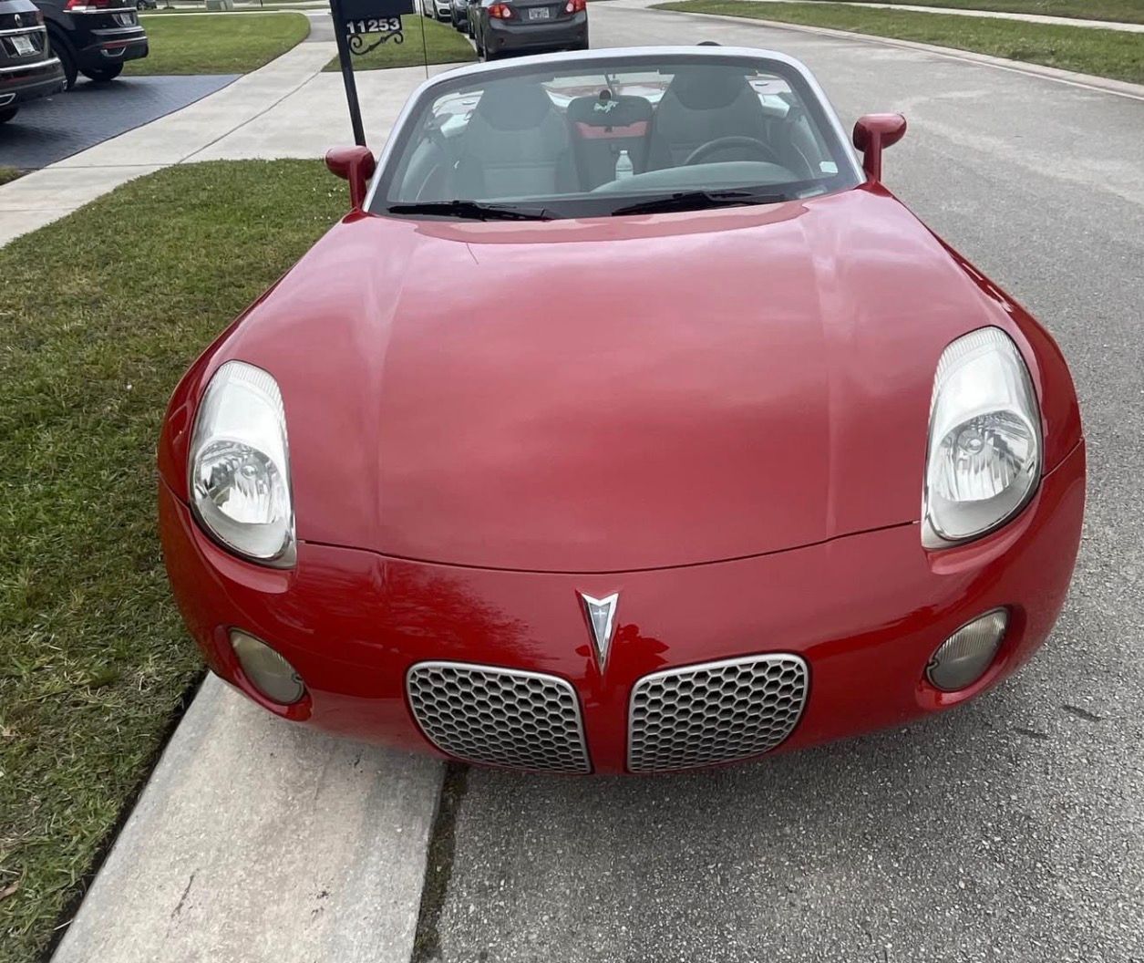 Used 2008 Pontiac Solstice Convertible w/ Preferred Package RWD image 2