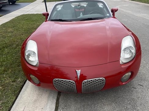 Used 2008 Pontiac Solstice Convertible w/ Preferred Package RWD image 2