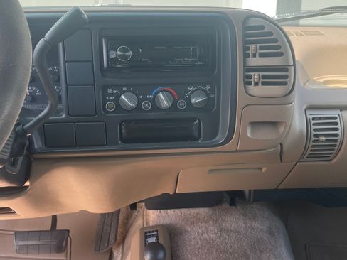 Used 1995 Chevrolet Tahoe 4WD image 10