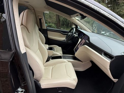 Used 2018 Tesla Model X 75D image 13