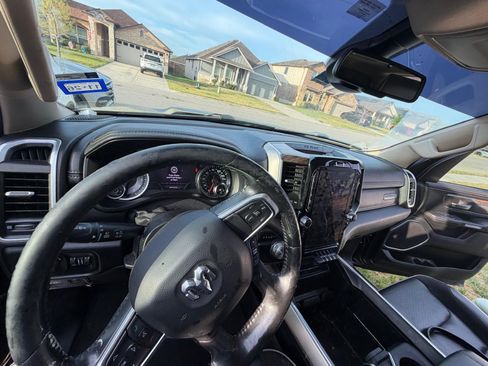 Used 2019 RAM 1500 Laramie image 9