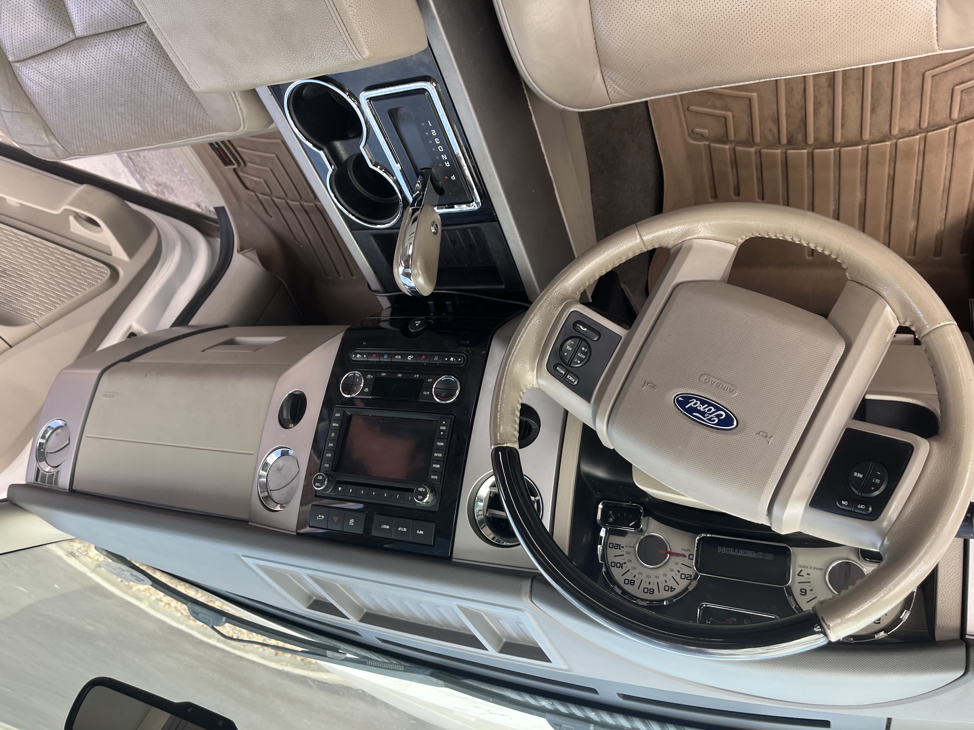 Used 2013 Ford Expedition Limited RWD image 6