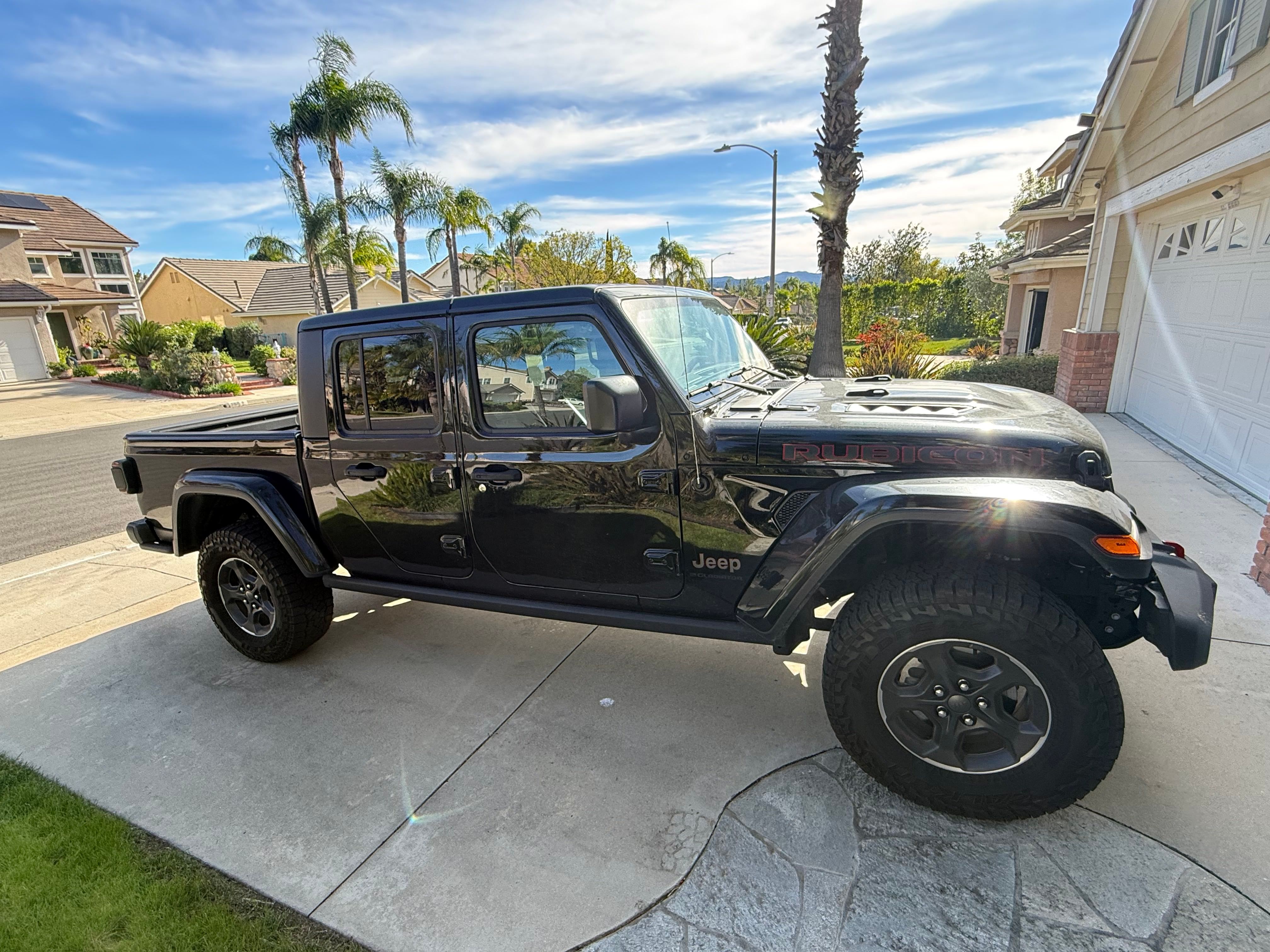 Used 2023 Jeep Gladiator Rubicon w/ LED Lighting Group AWD/4WD image 2