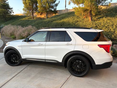 Used 2021 Ford Explorer XLT w/ Equipment Group 202A image 1