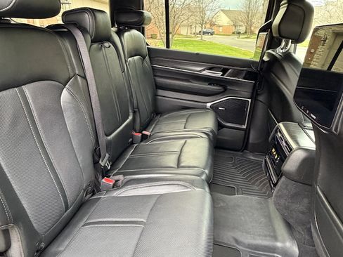 Used 2023 Jeep Wagoneer Series III w/ Rear Seat Video Group 1 AWD/4WD image 19