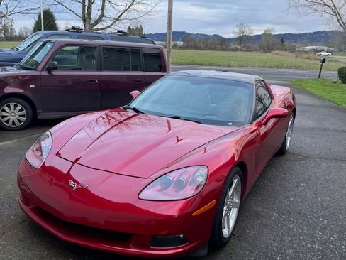 Used 2005 Chevrolet Corvette Coupe w/ Preferred Equipment Group RWD image 4