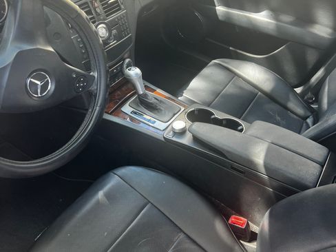 Used 2009 Mercedes-Benz C 300 C 300 Luxury Sedan 4D image 5