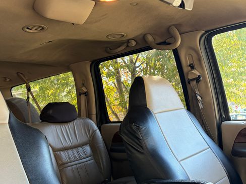 Used 2000 Ford Excursion Limited image 9