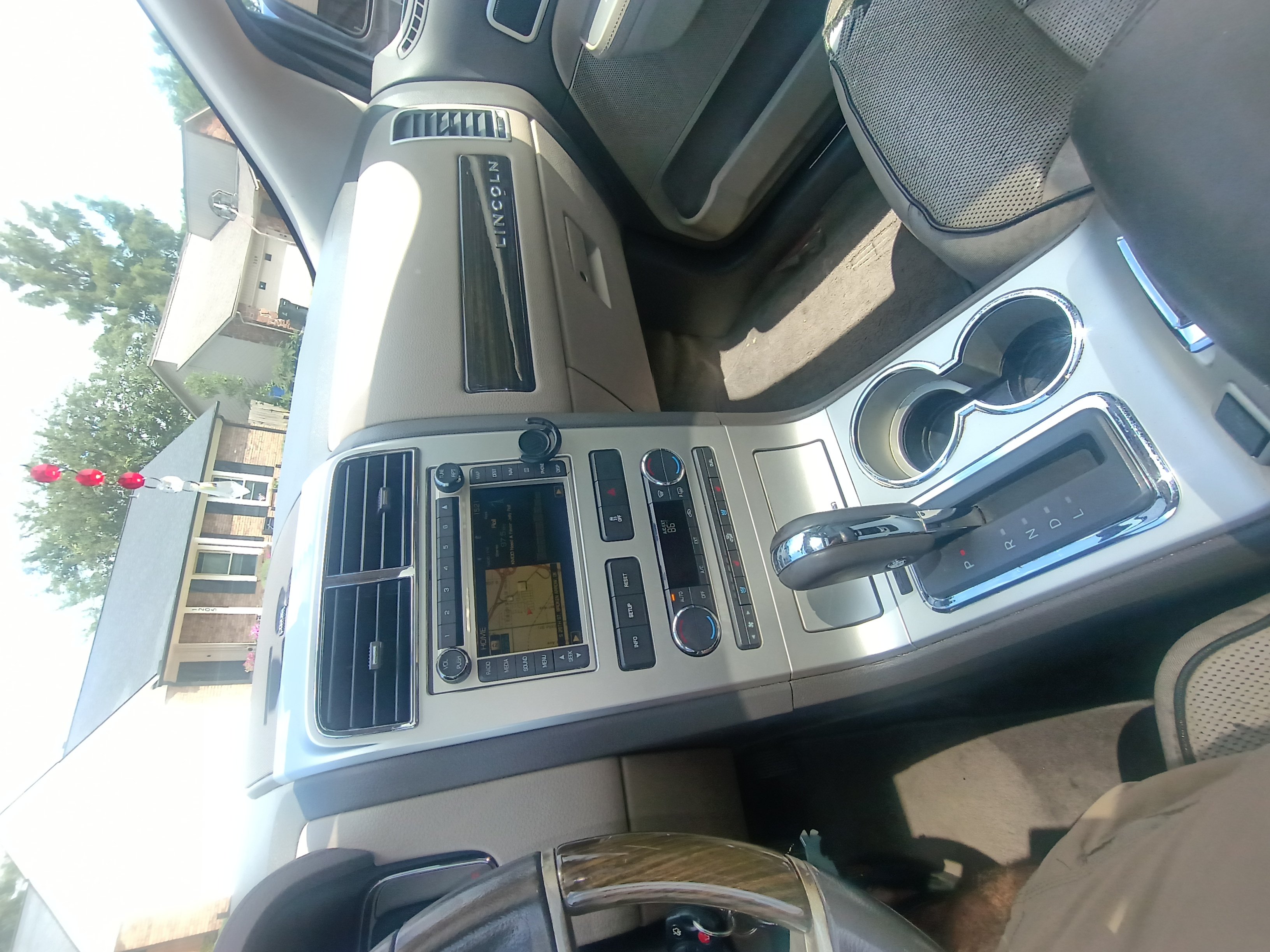 Used 2010 Lincoln MKX AWD image 16