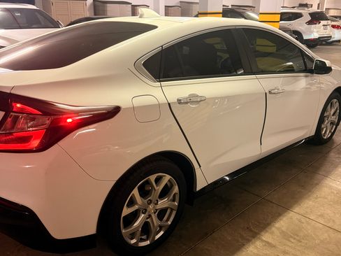 Used 2018 Chevrolet Volt Premier w/ Driver Confidence Package image 10