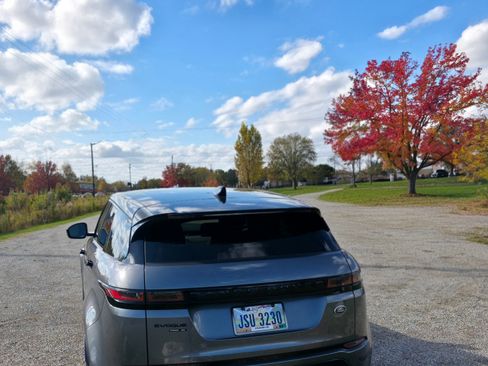 Used 2020 Land Rover Range Rover Evoque SE image 13