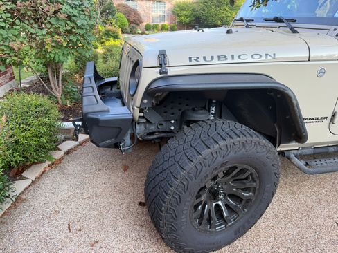 Used 2017 Jeep Wrangler Unlimited Rubicon w/ Connectivity Group AWD/4WD image 2