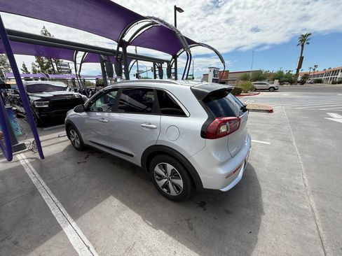 Used 2019 Kia Niro LX FWD image 5