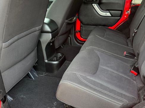 Used 2013 Jeep Wrangler Unlimited Sahara w/ Connectivity Group image 5