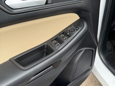 Used 2020 Ford Edge SE FWD image 12