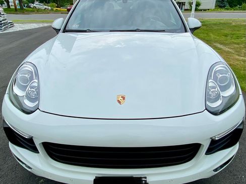 Used 2016 Porsche Cayenne AWD/4WD image 2
