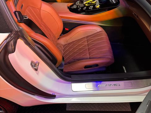 Used 2018 Mercedes-Benz AMG GT Roadster image 14