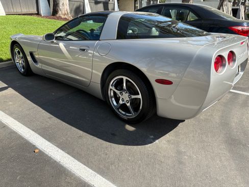 Used 2004 Chevrolet Corvette Coupe w/ Roof Package image 12